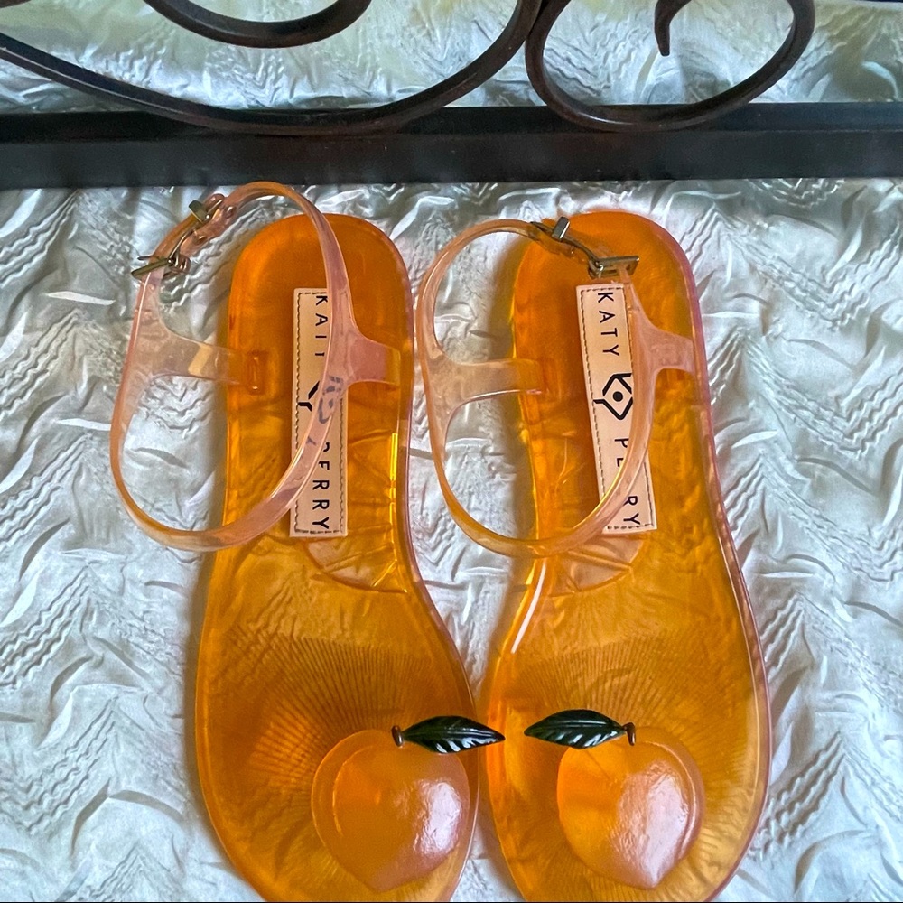 Katy Perry’s Peach Sandals Size 8